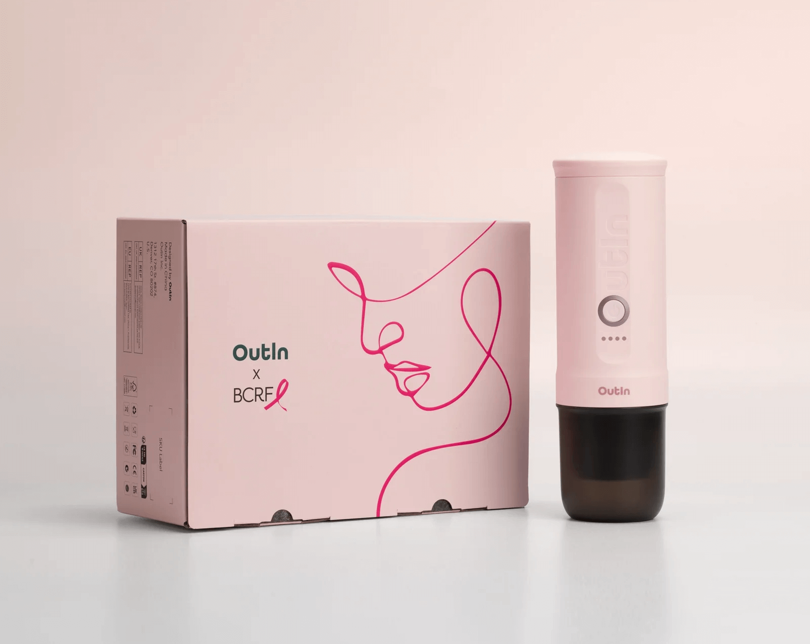 Koupí růžového cestovního kávovaru Outin přispíváte na charitativní organizaci Breast Cancer Research Foundation.