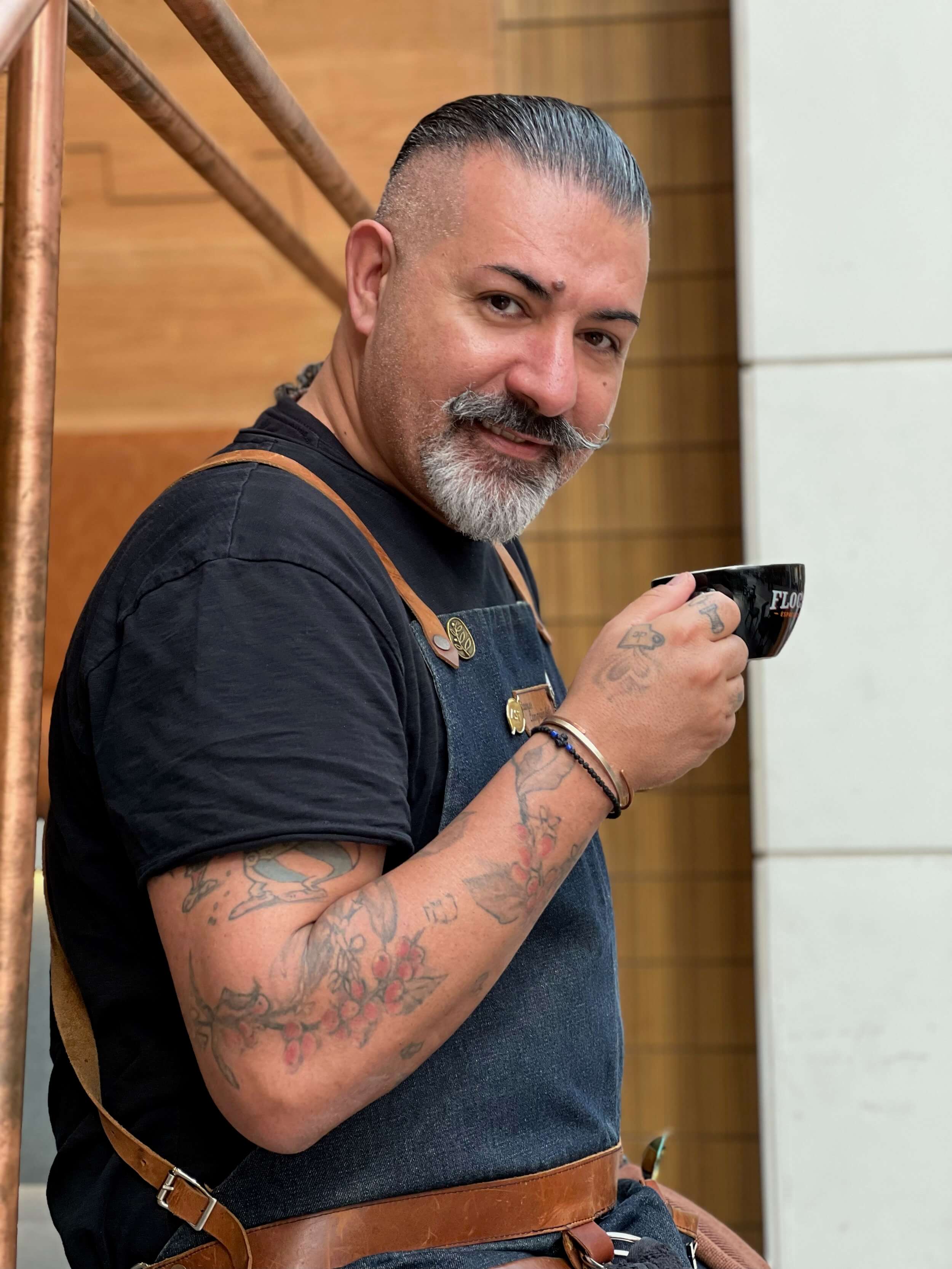 Řecký barista Stavros Lamprinidis vyhrál šampionát přípravy kávy v džezvě v roce 2014.